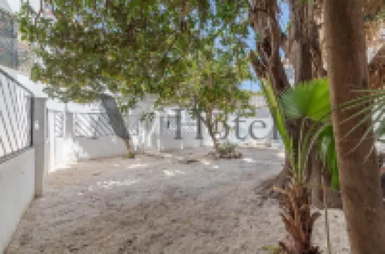 Ayz Silvela - Auto Check-in Property