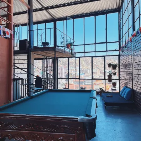Lobo Hostel la Paz