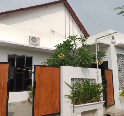 Unit Plumeria by Pekalongan Homestay Hotell i Karagsari