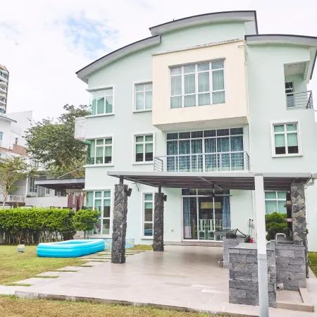 Shamrock Villas Corner or Seaview or Standard