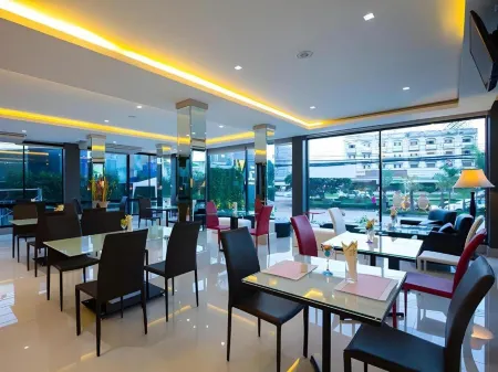 Udtel Boutique Hotel Отели рядом с достопримечательностью «Wat Pradu Kham Tha Netnimit»