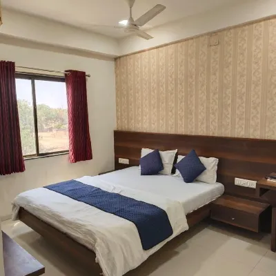 Hotel Prayosha Hotels near J 7