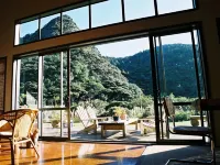 Piha Beachstay Accommodation Hotels in Piha