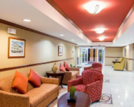 Comfort Inn & Suites Airport Convention Center - parking
