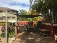 Excelsior Motor Inn Hotels near Tacking Point Lighthouse