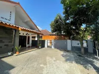 Kamudi Jogja Guesthouse Hotels in Wirobrajan