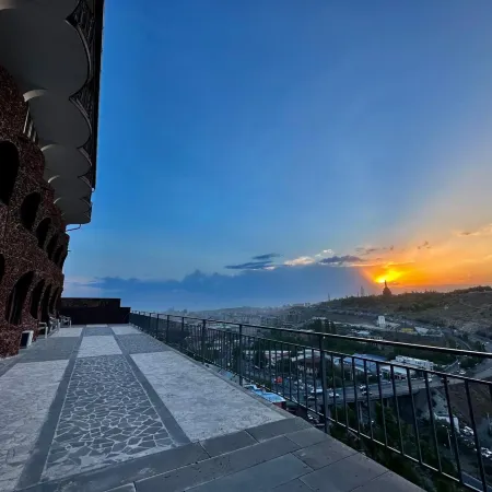 THE HILL Yerevan