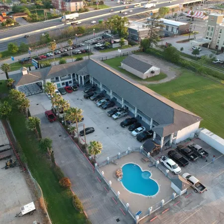 Sunrise Inn & Suites