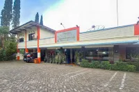 Naratas Hotel Cisarua Puncak Mitra RedDoorz Hotel di Leuwimalang
