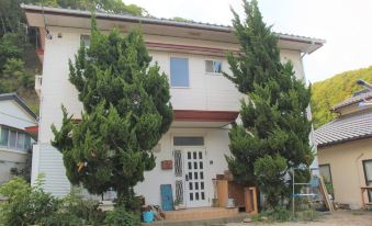 Tsushima White House - Housity