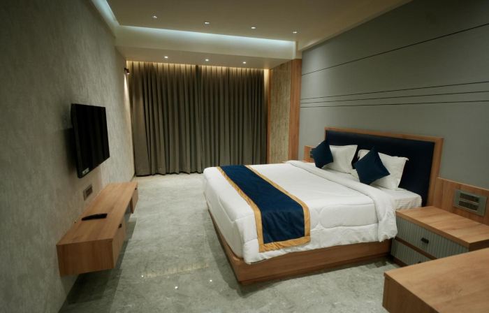 Dream Inn by Spring Tree