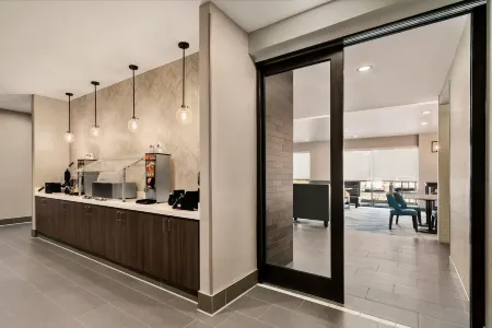 La Quinta Inn & Suites by Wyndham San Bernardino Отели рядом с достопримечательностью «Costco Gas Station»