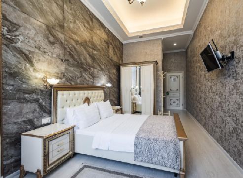 Grand Gallery Apartment by Provence