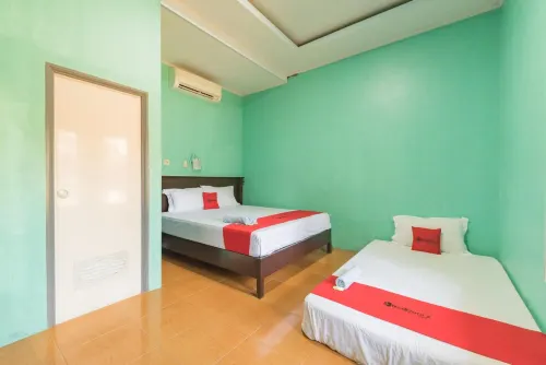 RedDoorz Near Pantai Ujung Genteng Hotels in Ciracap