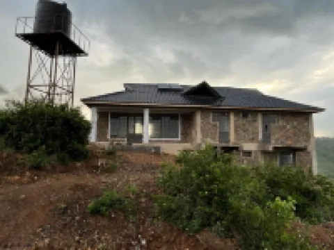 Hillbilly Bush Lodge Hotels in 