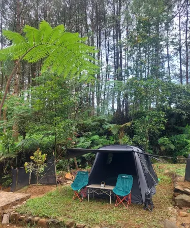 TATANGGI CAMP - 17 DEGREES CELCIUS Отели рядом с достопримечательностью «Kampung Rimba Camp»