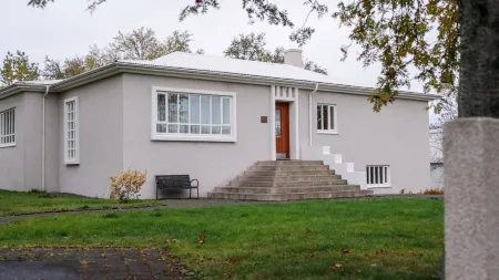 Saga Apartments Akureyri Отели в г. Акюрейри