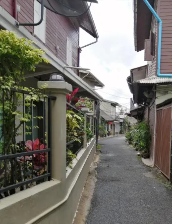 Rynn Hotel Отели рядом с достопримечательностью «Wat Buppharam or Wat Plai Klong»