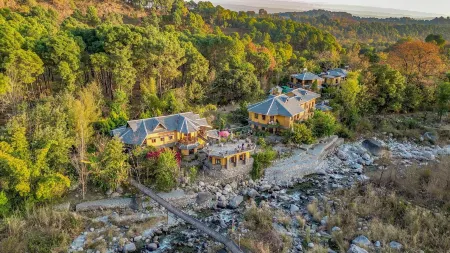 Prakriti Aalay - Riverside Mountain View Boutique Eco Resort Отели в г. Кангра
