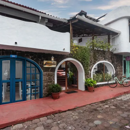 Hostal North Seymour Отели рядом с достопримечательностью «Баия Тортуга»
