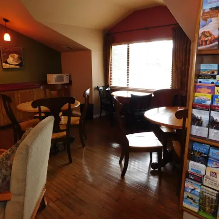 Pacific Gardens Inn Отели рядом с достопримечательностью «Парк Лаверс-Пойнт»