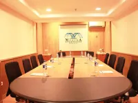 Apartemen Puncak Marina Hotels in Wonocolo