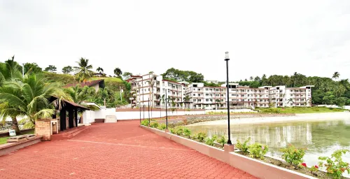 Holiday Oceanview Residences and Resort - parking