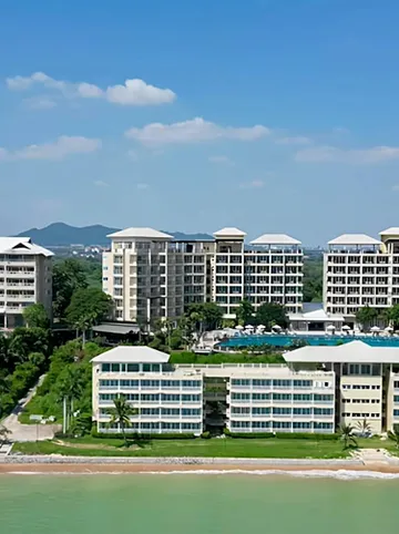 รูปภาพของรอยัลพลา คลิฟฟ์ บีช