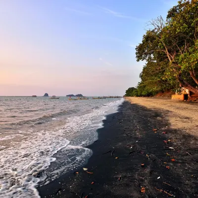 Sunset Bay Cottage Hotels near Craft Cultural Complex