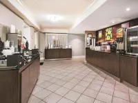 Super 8 by Wyndham The Woodlands North - Breakfast