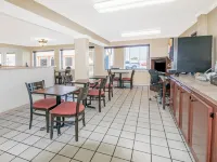 Super 8 by Wyndham Temple S. General Bruce