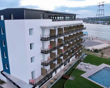 Golden Tulip Martigues - Provence Hotels in Martigues