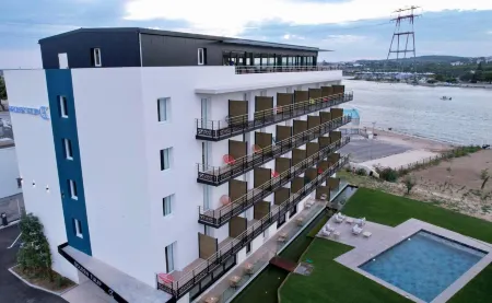 Golden Tulip Martigues - Provence Отели в г. Пор-де-Бук