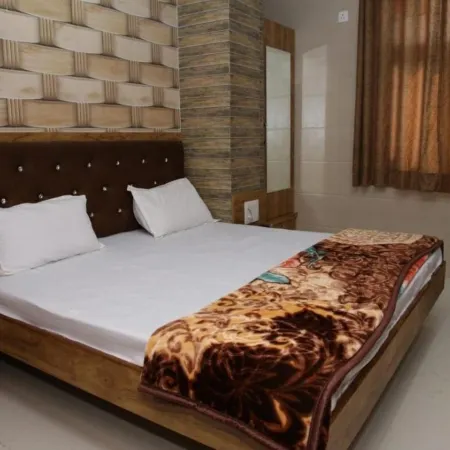 Hotel Al Sharif Manzil 90 Mtrs from Dargah Отели рядом с достопримечательностью «Даргах Шариф»