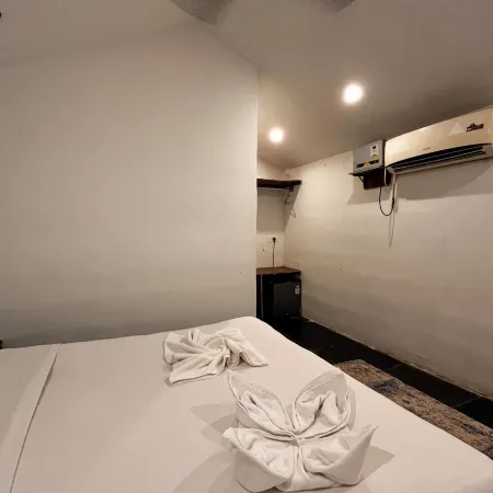 12 Monks Hostel