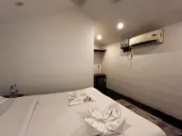 12 Monks Hostel - 2-Star