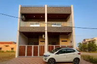 Home Escape Azure 3BHK Bunglow Near Apollo DB City -  Apartamentos vacacionales