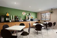 슈퍼 8 바이 윈덤 리치먼드 체임버레인 Rd 루이스 진터 보태니컬 가든 주변 호텔