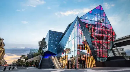 Doubletree by Hilton Nice Centre Iconic Отели рядом с достопримечательностью «Musee Prieure du Vieux Logis»