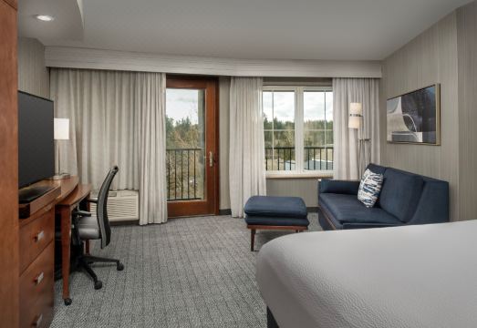 3. 코트야드 바이 ..