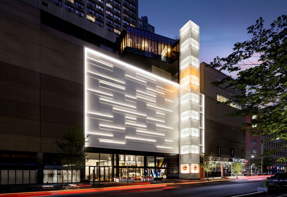 W 토론토의 트렌디한 바/라운지 인테리어