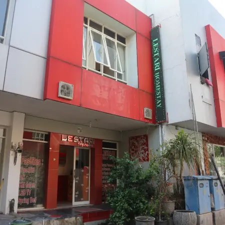 Lestari Homestay Отели в г. округ Гресик