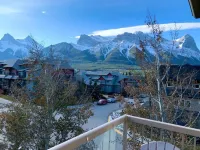 Top Floor Condo - 2Br & AC with Mountain Views - Mountain view