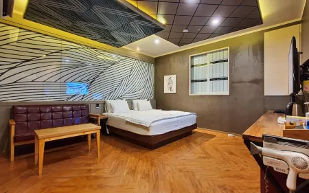 Palace Hotel Отели рядом со станцией Taehwagang Station