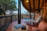 Tshukudu Bush Lodge - ที่มีสปา