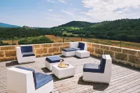 Domaine la Ferme HI Bride Hotels in Pertuis