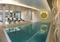 Ramada by Wyndham Nuernberg Parkhotel - Pool