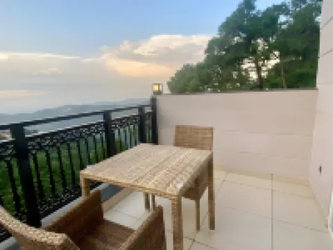 Luxe Resorts - Centrally Heated Air Conditioned Hotel in the Heart of Kasauli Hotels in Solan