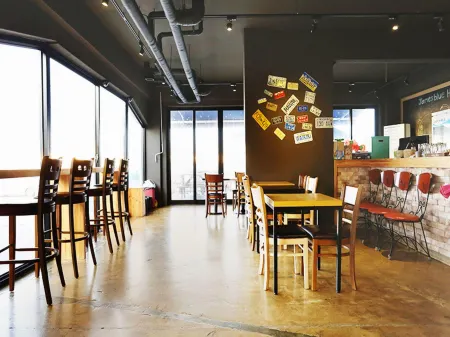 James Blue Hostel Отели рядом с достопримечательностью «Yeongnangho»