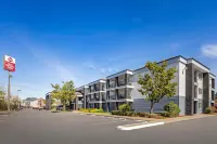 Best Western Plus Grand Manor Inn Hotels in Springfield